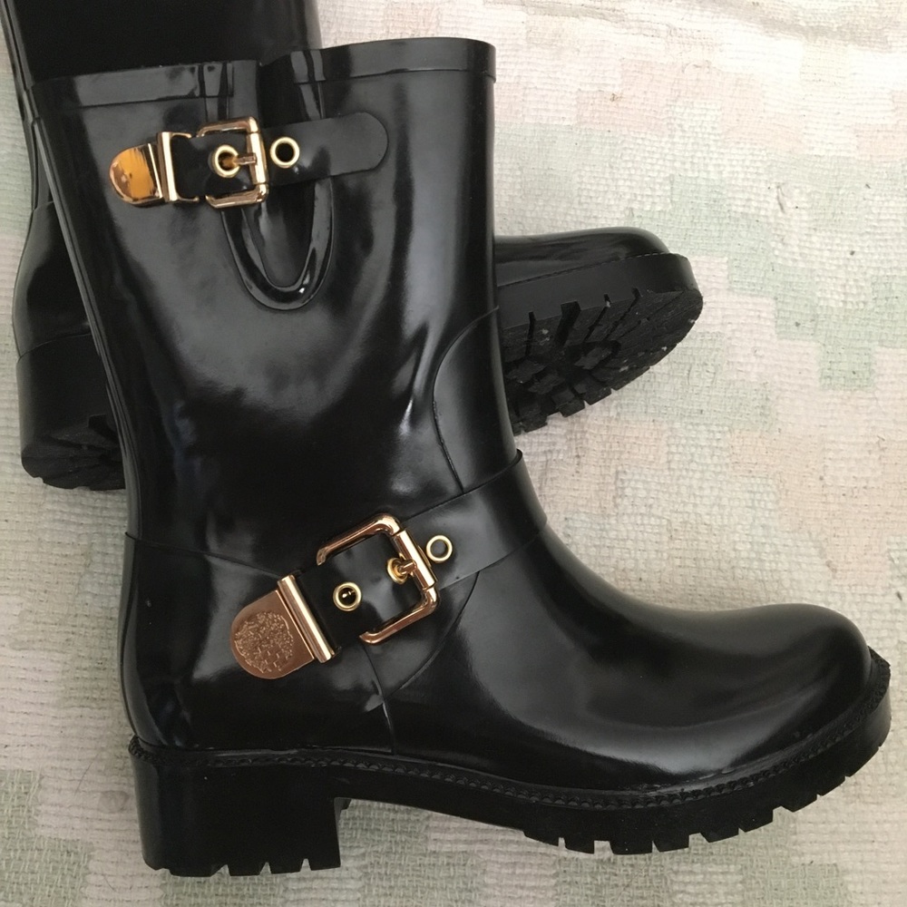 Vince Camuto Hinch rain boot size 8